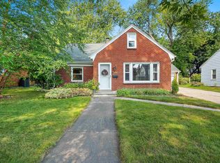 2374 Jourdain Ln, Green Bay, WI 54301