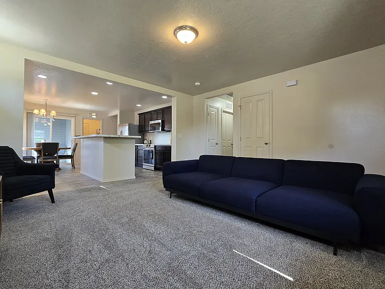 454 W Ramsbrook St — Photo 4