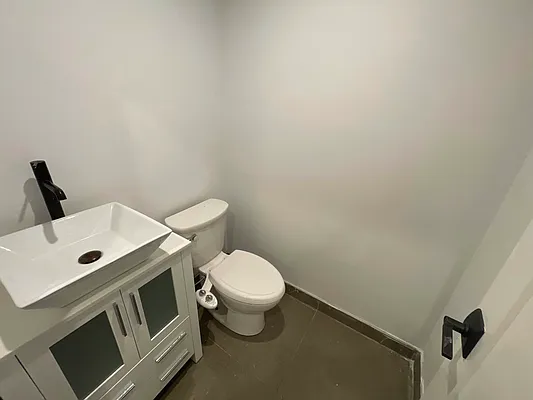 Rented by Tapiro Realty | media 28