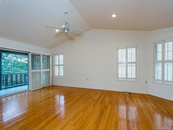 5th image of 329 Laurel Park Pl