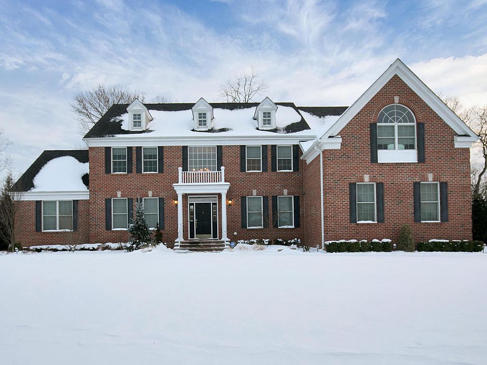 2nd image of 4 Saratoga Ct