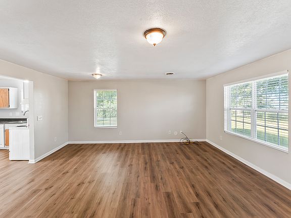 3rd image of 2118 Linden Ave