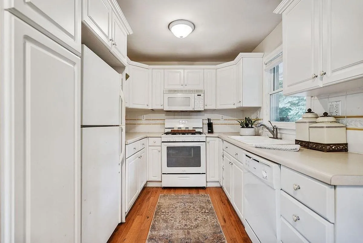 1596 Steele Dr NW — Photo 1