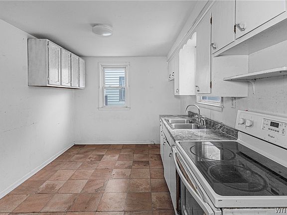 3rd image of 2909 Ferry Ave