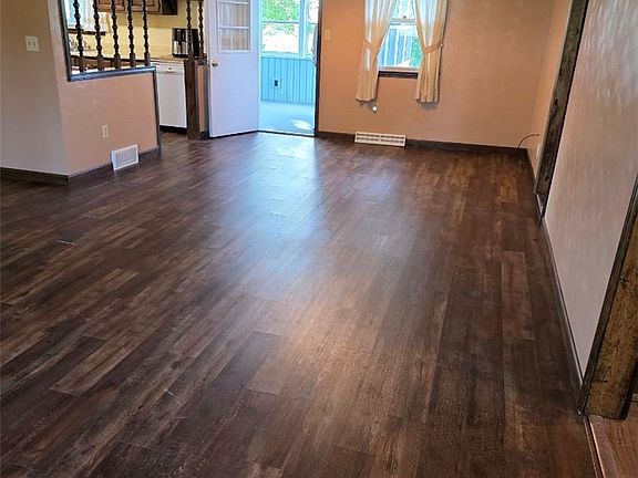 4th image of 2153 Mount Jackson Rd