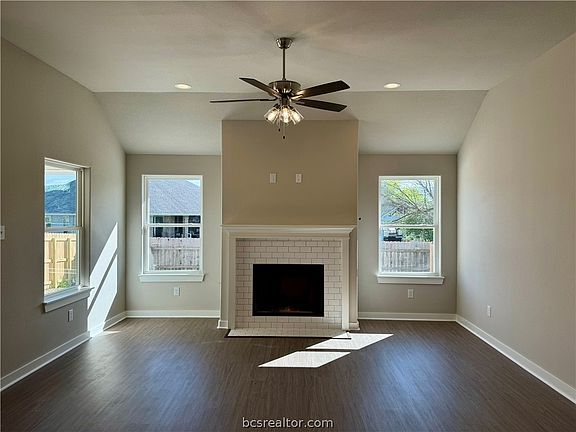 4th image of 3022 Teller Dr