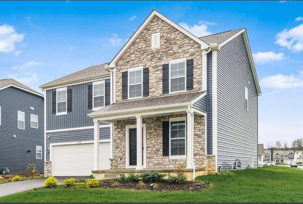 4 bed, 2.5 bath, 2735 sqft, $4,000 — Photo 1
