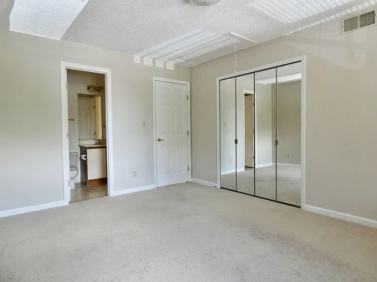 804 Abbey Cir — Photo 17