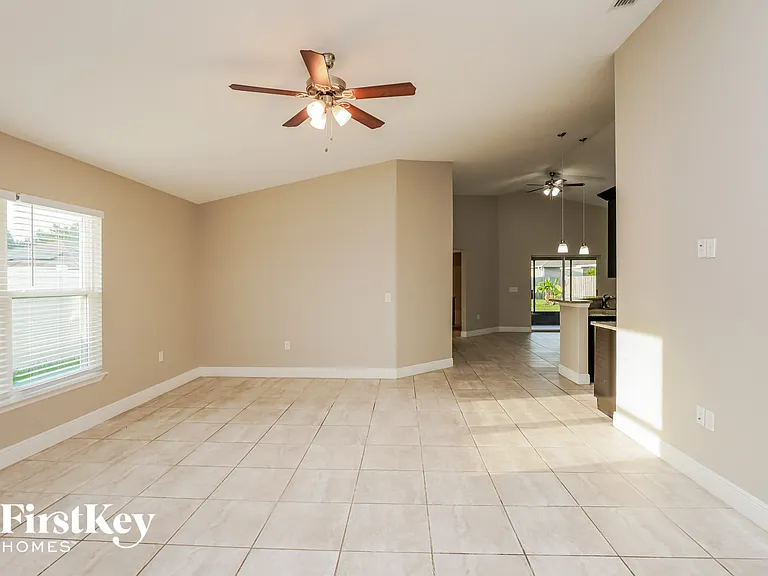 368 Camellia Ct — Photo 2