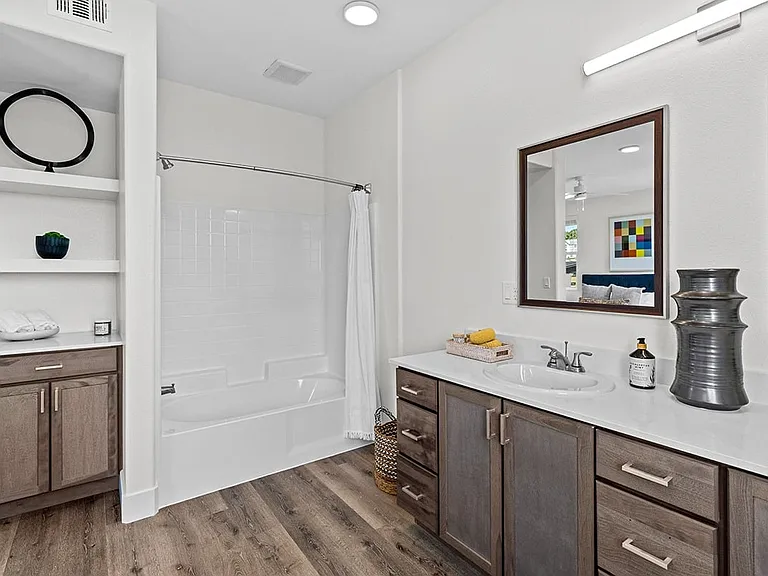 The Retreat Luxury Apartments — Photo 26
