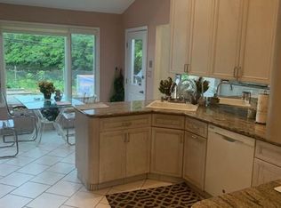 408 Elm Dr #2J, Roslyn, NY 11576