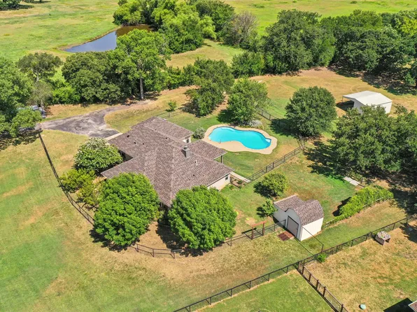 4797 Red Oak Cir, Aubrey, TX 76227
