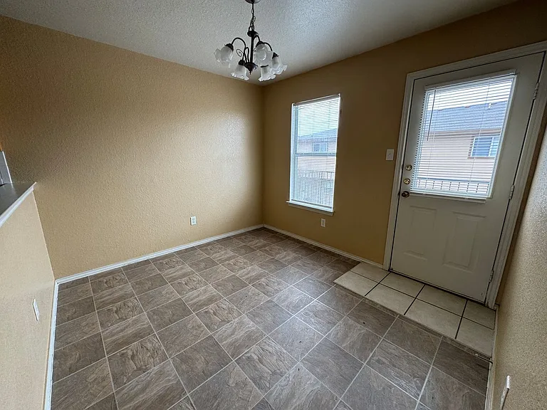 3203 Toledo Dr — Photo 7