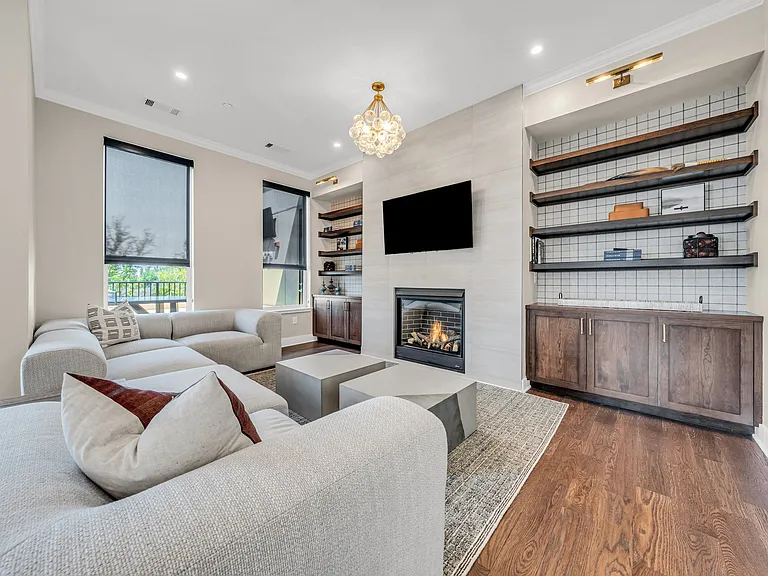 Luxe 360 on Centerpointe — Photo 49