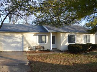 2512 Breezy Point Ln, O'Fallon, MO 63368