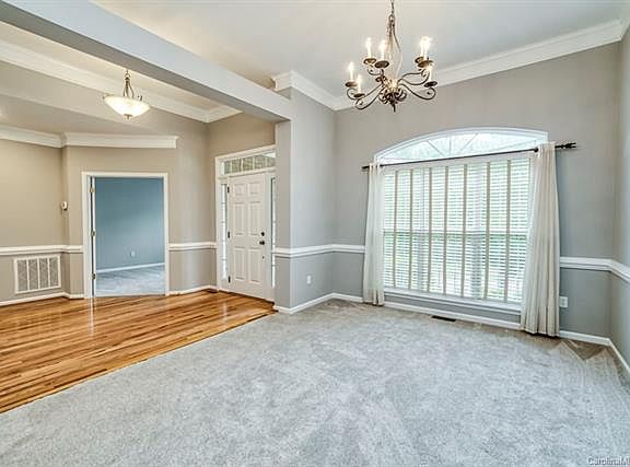3rd image of 7478 Woodcrest Dr