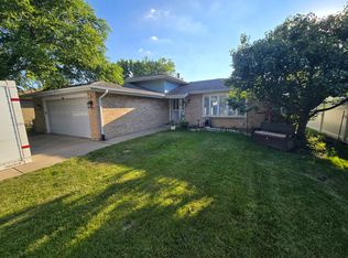 15606 Vista Dr, Oak Forest, IL 60452