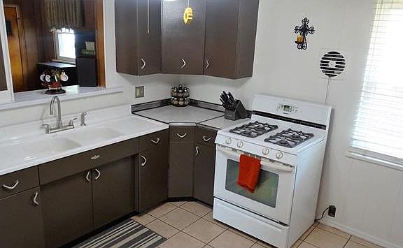 4th image of 7120 Eugene Ave