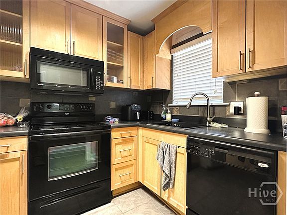 5th image of 1055 Baxter Street