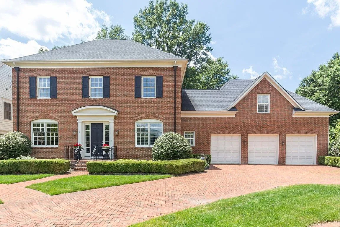 9 Pickett Pl photo 1