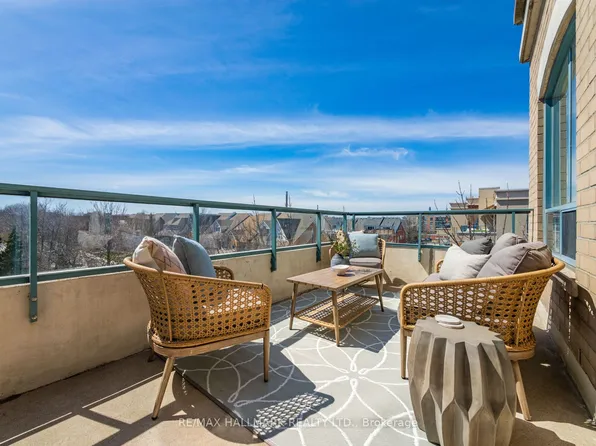 1797 Queen St E #403, Toronto, ON M4L 3Y5