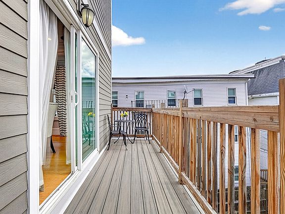 5th image of 627 E 2nd St #3