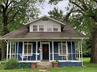 1005 High Grove Rd, Grandview, MO 64030