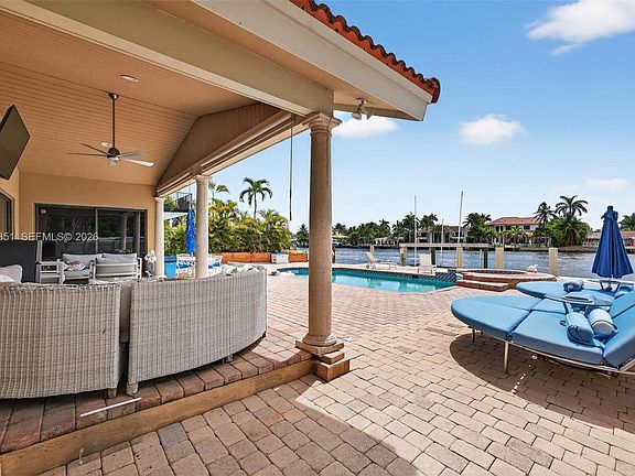 2nd image of 317 S Riverside Dr