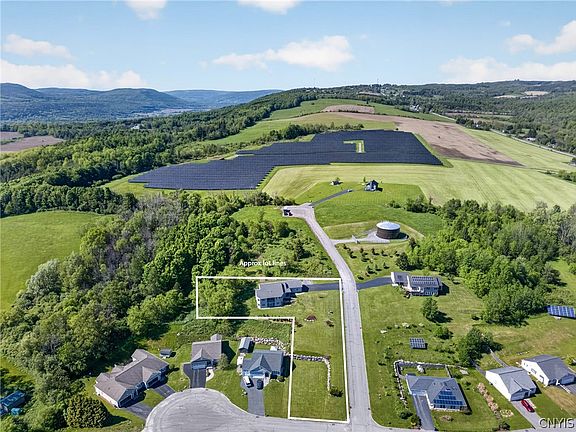 3rd image of 35 Melinda Ln