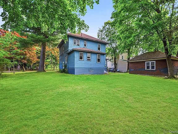 5th image of 13 Cottage St