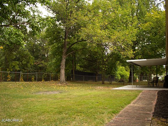 3rd image of 303 Belair Dr