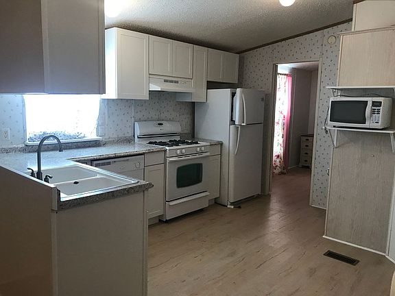 3rd image of 3012 Jennie Ln