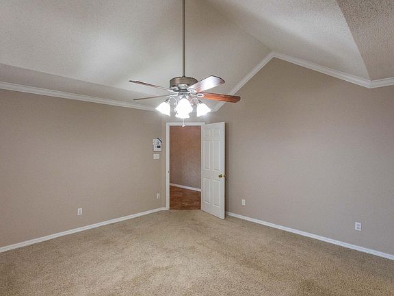 4th image of 2 Bosque Cir