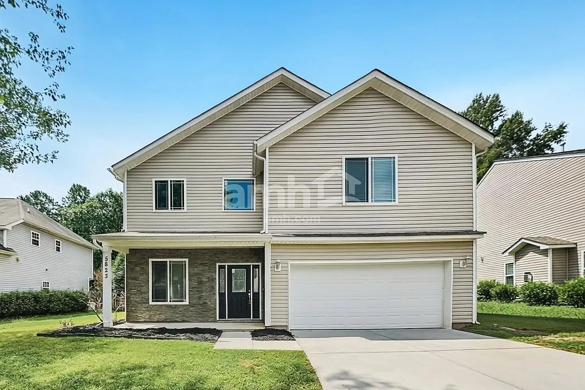 4 bed, 2.5 bath, 2754 sqft, $2,485 — Photo 1