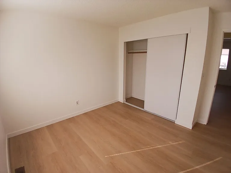 1940 Grande Cir #63 — Photo 24