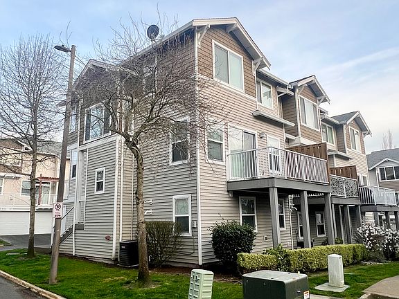 Back view of townhome