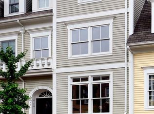 33 Alexander St, Alexandria, VA 22314