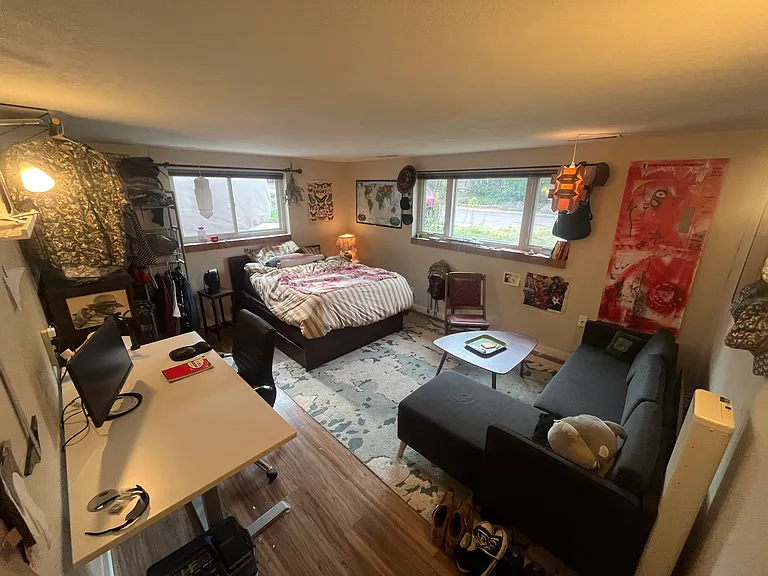 570 Hartford Dr — Photo 2