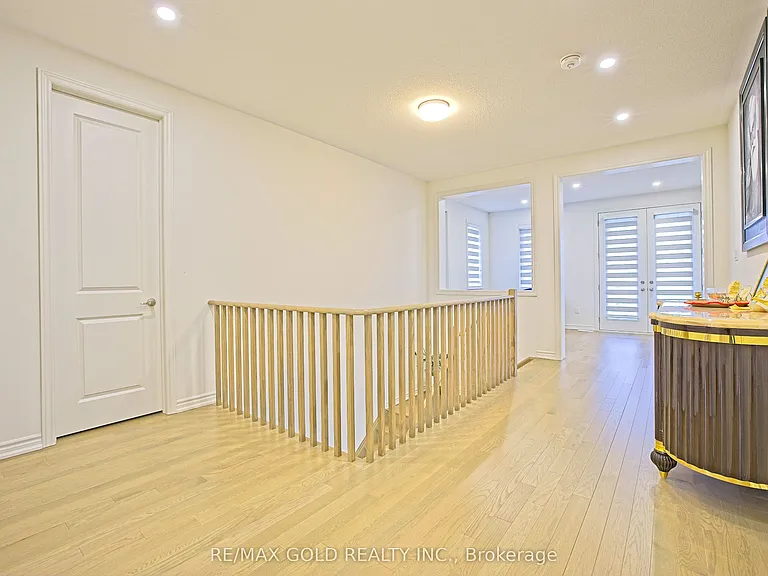 19 Marigold Blvd — Photo 29