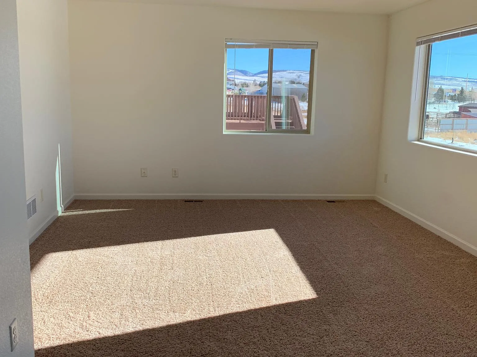 3 bed, 2.5 bath, 2130 sqft, $2,300 — Photo 4