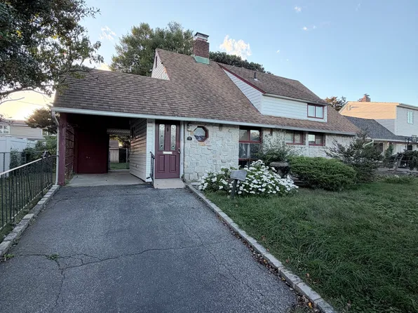 (undisclosed Address), Levittown, NY 11756