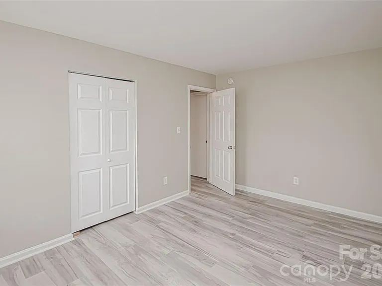 8839 Hunter Ridge Dr — Photo 21