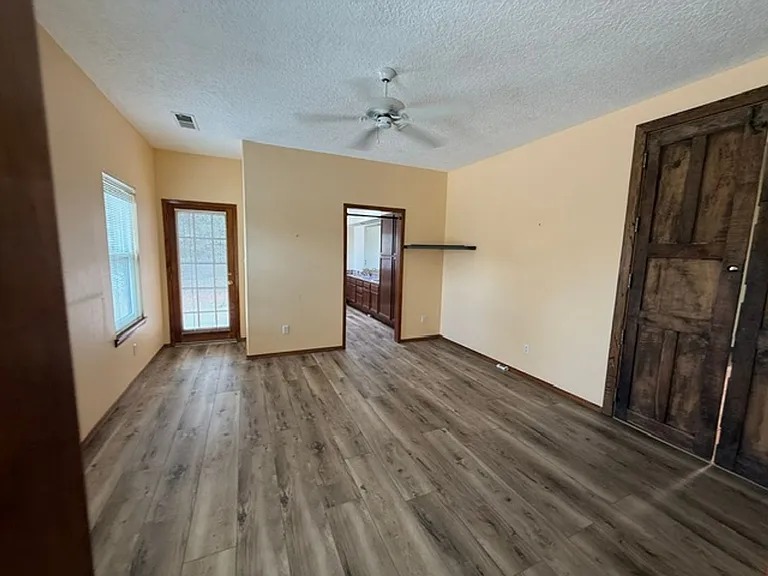 6105 Carousal Ave NW — Photo 9