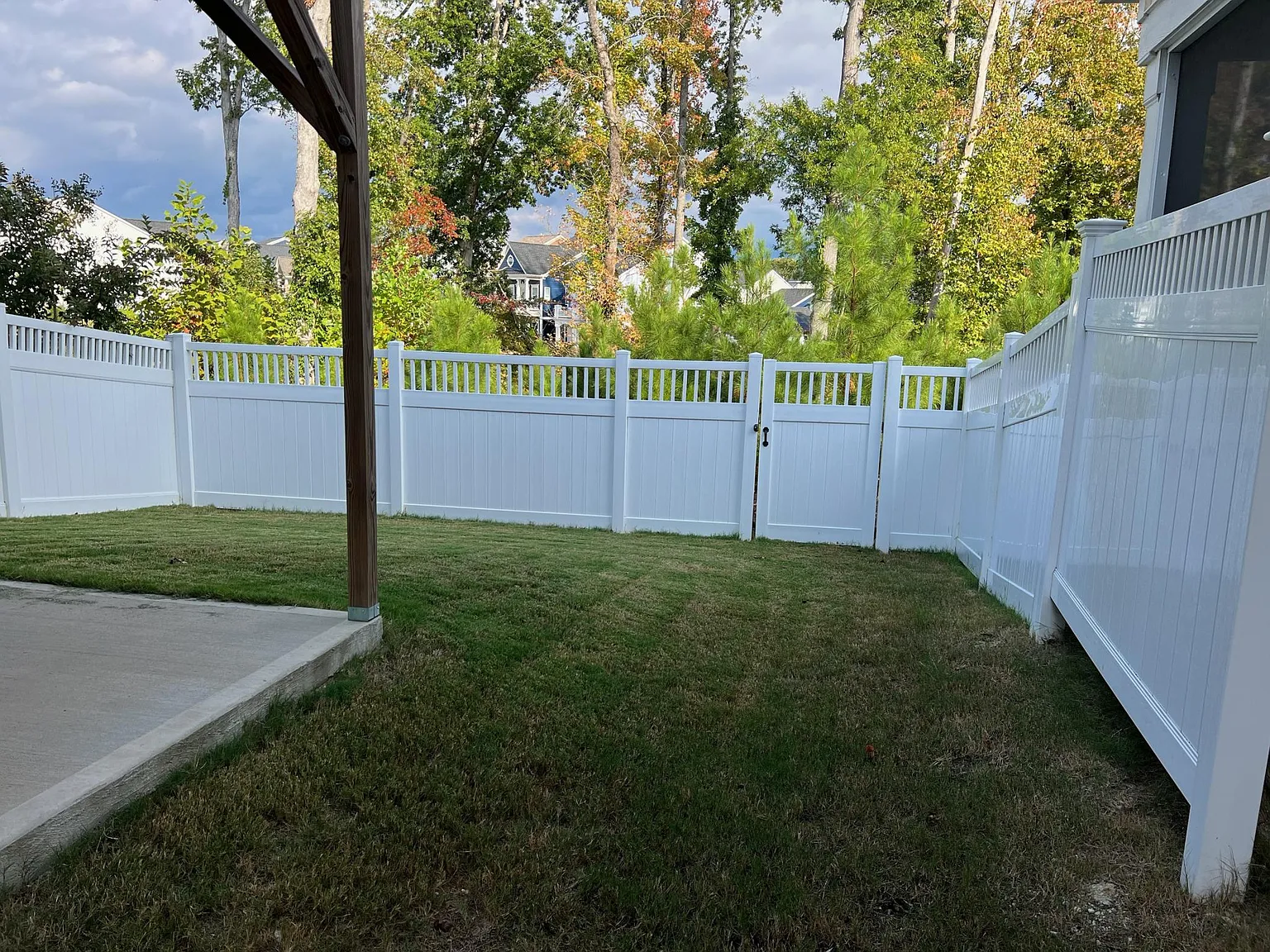 3 bed, 2160 sqft, $2,495 — Photo 4