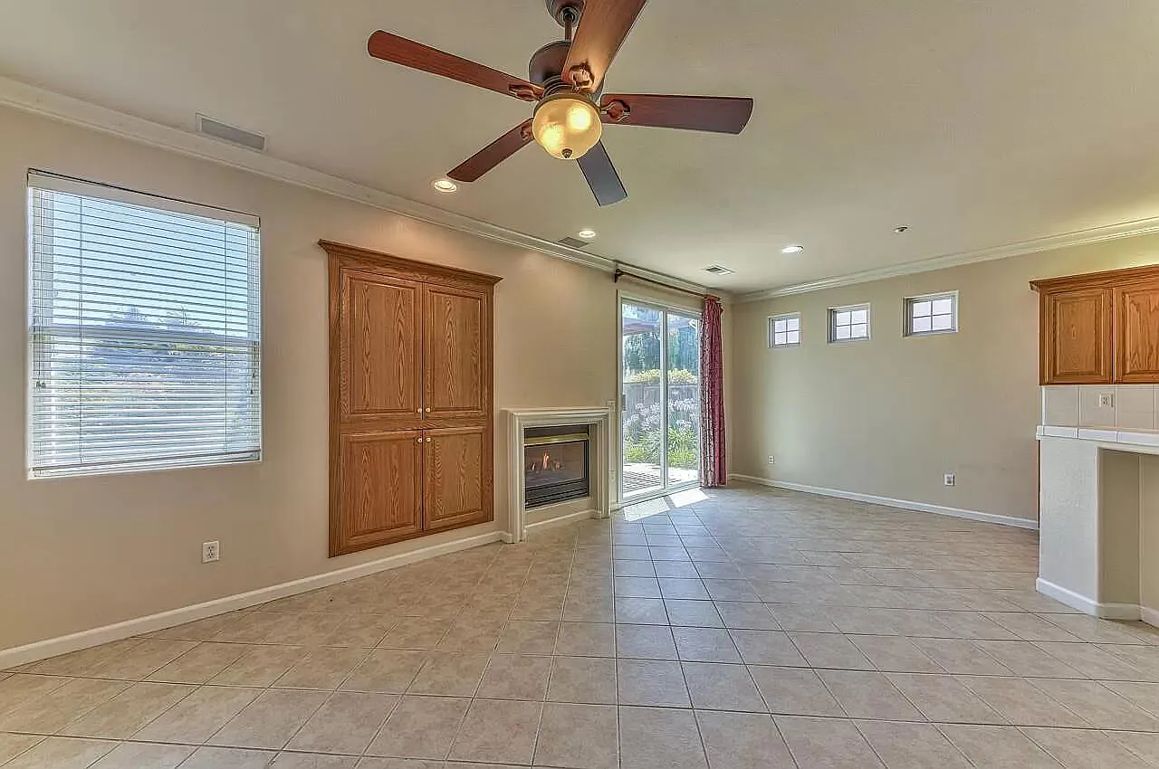 3 bed, 1437 sqft, $4,000 — Photo 4