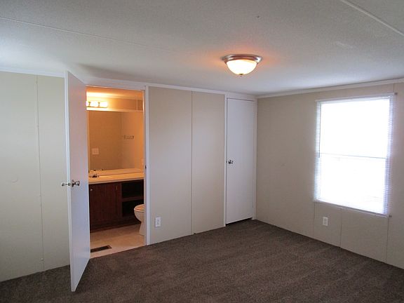 5th image of 253 Marie St