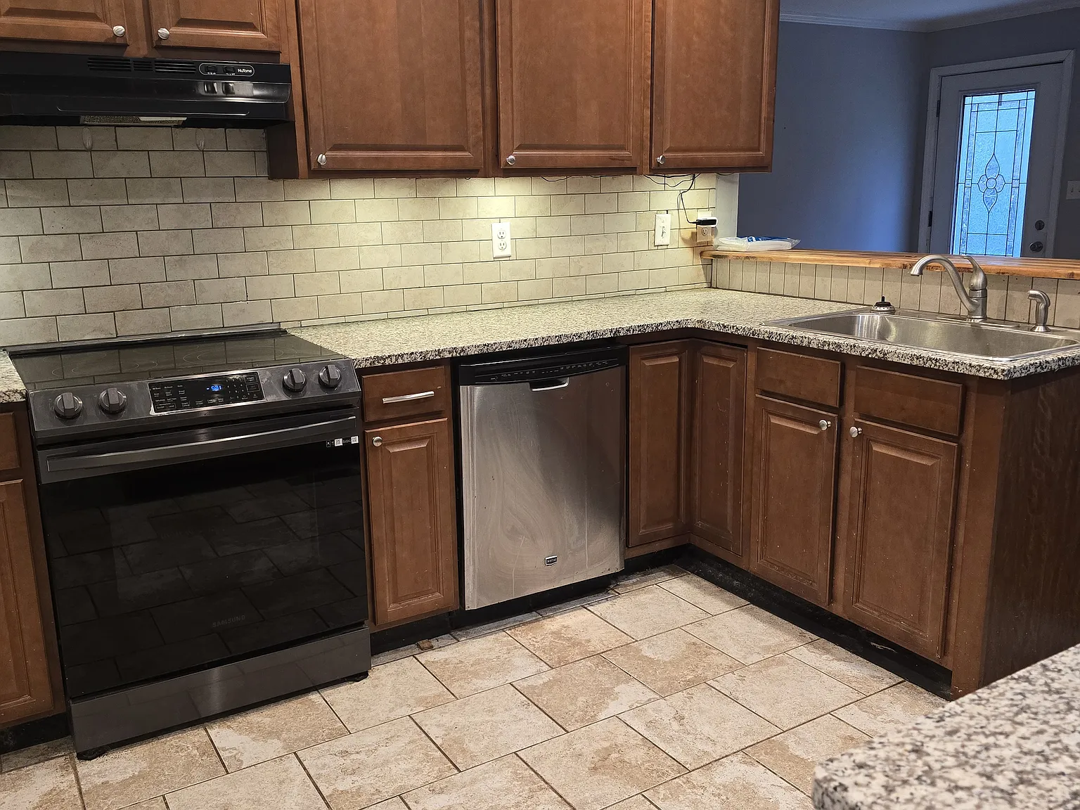 3 bed, 1008 sqft, $1,800 — Photo 3
