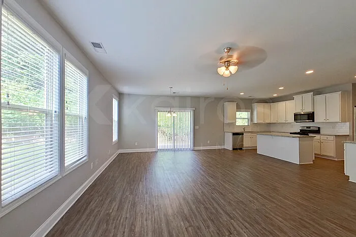 5 bed, 3.0 bath, 2572 sqft, $2,499 — Photo 4