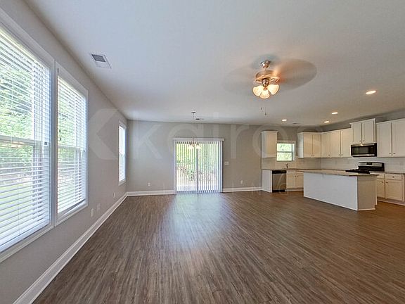 4th image of 215 Orchard Ln