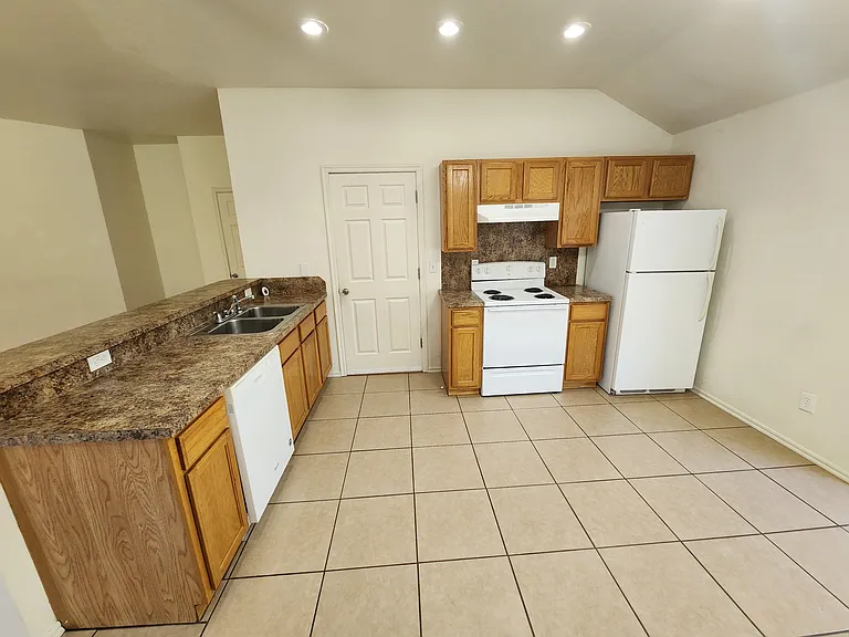 1418 S Mississippi Ave — Photo 5
